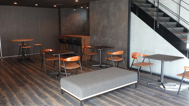 1F カフェエリア